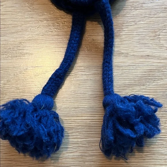 Patagonia unisex Navy and White Pom Pom winter hat - Picture 3 of 6